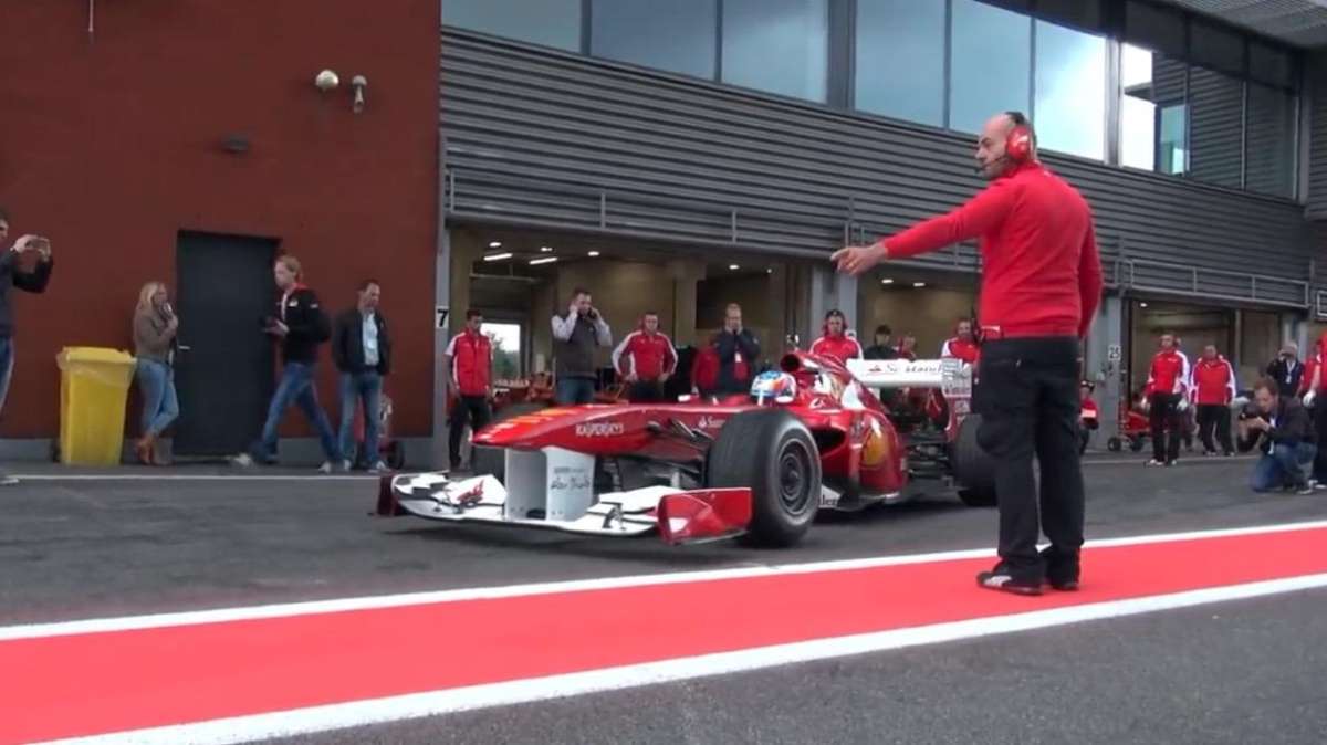 F1 / Le Ferrari "Clienti" ad Imola: i vecchi bolidi sfrecciano con Gené