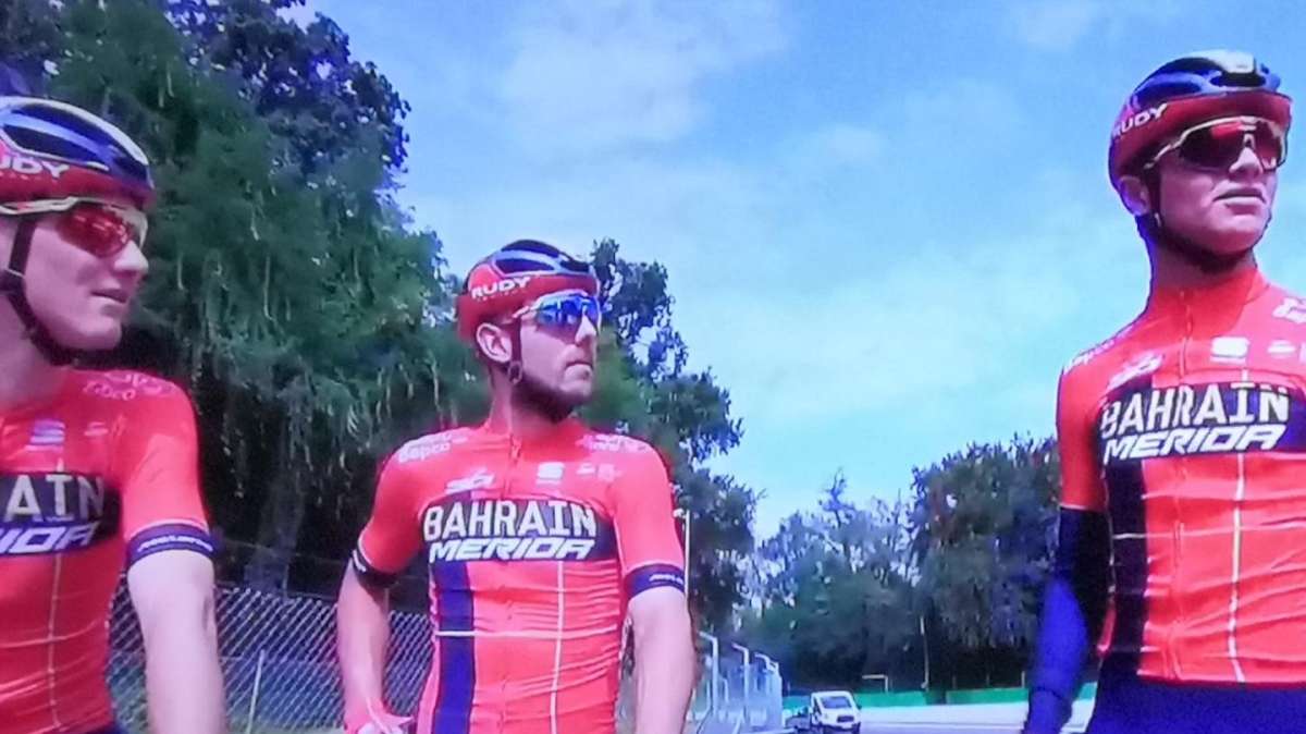 F1 / Monza, Valentino Rossi ringrazia Norris: lui in bici con la Bahrain Merida