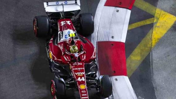 ferrari-hamilton-singapore