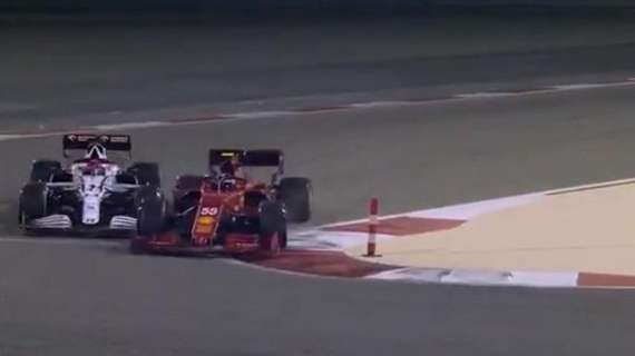Formula 1 / Contatto Alfa Romeo-Ferrari, Raikkonen: "Immagino Sainz inca**ato"