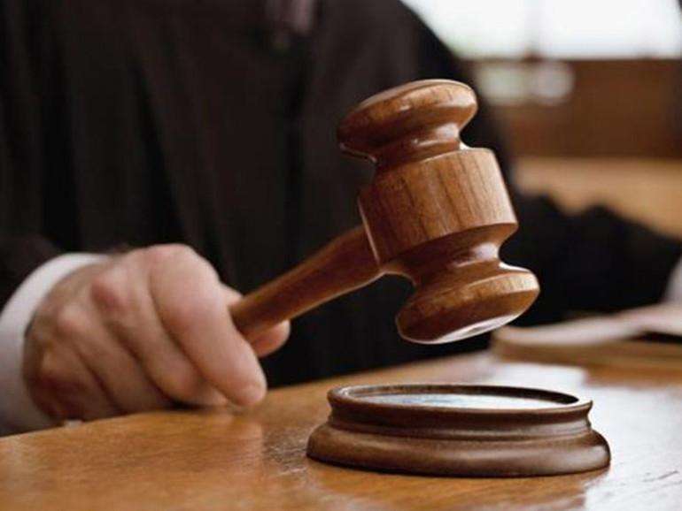 F1 / Mercedes, il caso Hamilton: i vicini di casa gli fanno causa