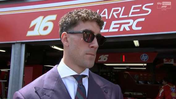F1 | Ferrari, c'è il bomber della Juventus Vlahovic: "Ho toccato il volante di Leclerc. Lui..."