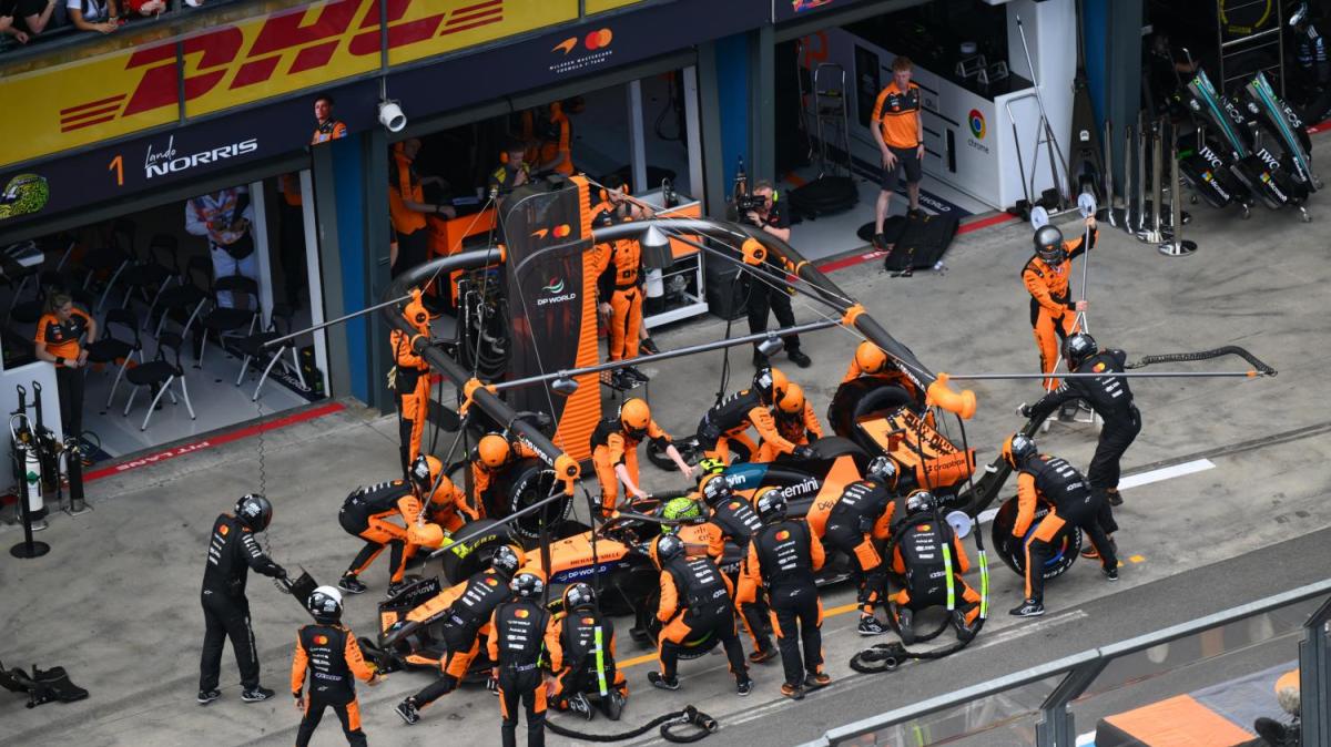 F1 | McLaren KO in Cina: doppio guasto elettrico, Norris e Piastri fuori 