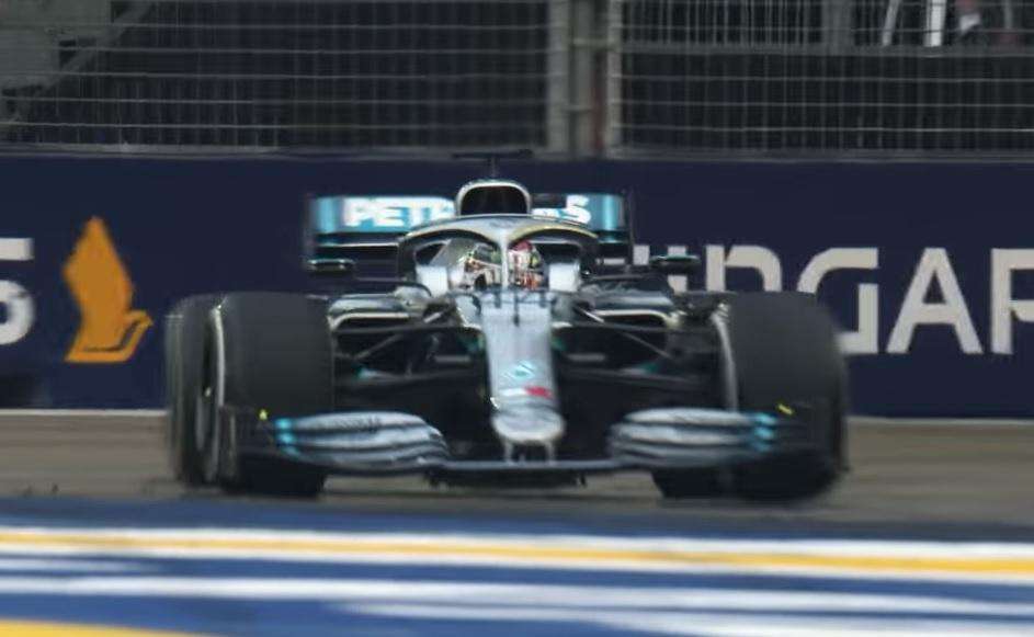 F1 / Hamilton e la dedica speciale: "Mondiale Mercedes per Niki Lauda"