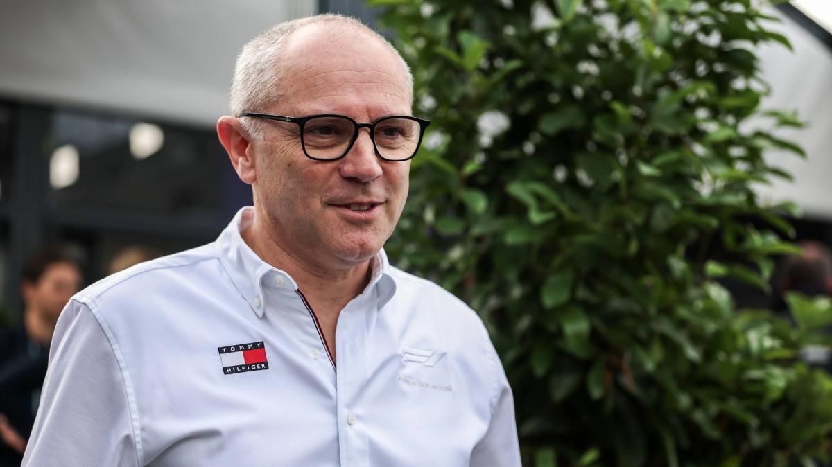 F1 | Ritiro Verstappen, Domenicali lo invita a cena: vuole scongiurare l'addio