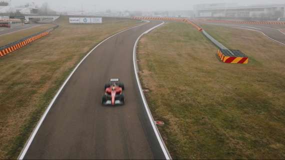 F1 | Ferrari, a Fiorano l'epico drone che cattura i giri in pista di Leclerc e Hamilton - IL VIDEO