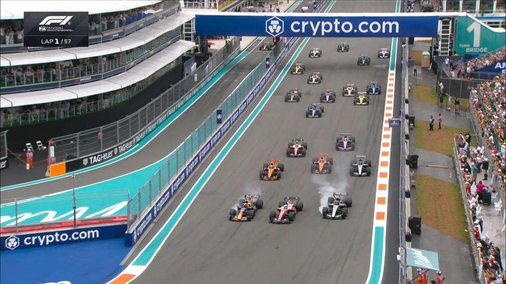 F1 | Partenza Gp Miami, Leclerc un genio: è 1°. Testacoda per Verstappen 