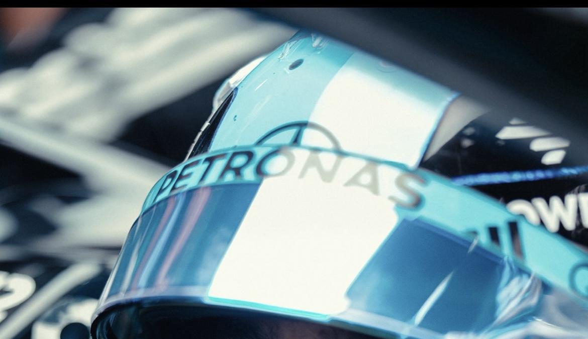Mercedes, Russell getta la maschera: l'obiettivo della W17 è il titolo 