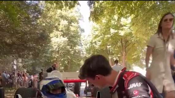 F1 | Bearman a lezione da Prost: McLaren MP4/4 analizzata al Festival of Speed