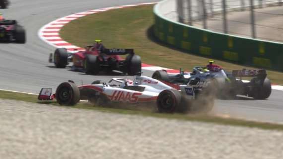 Formula 1 | Mercedes, Hamilton chiede di ritirarsi dopo 5 giri: è a 55 secondi da Leclerc