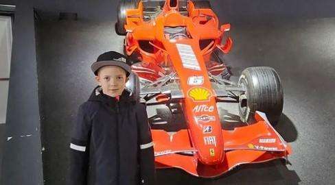 F1 | Ferrari, Robin Raikkonen Visita il Museo Ferrari: un momento speciale