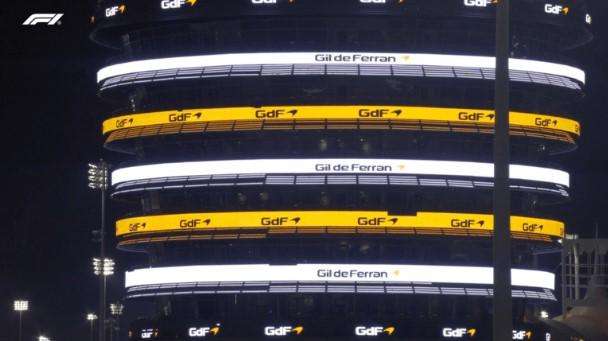 F1 | Bahrain Day-3, McLaren: illuminata la torre del Bahrain per Gil de Ferran