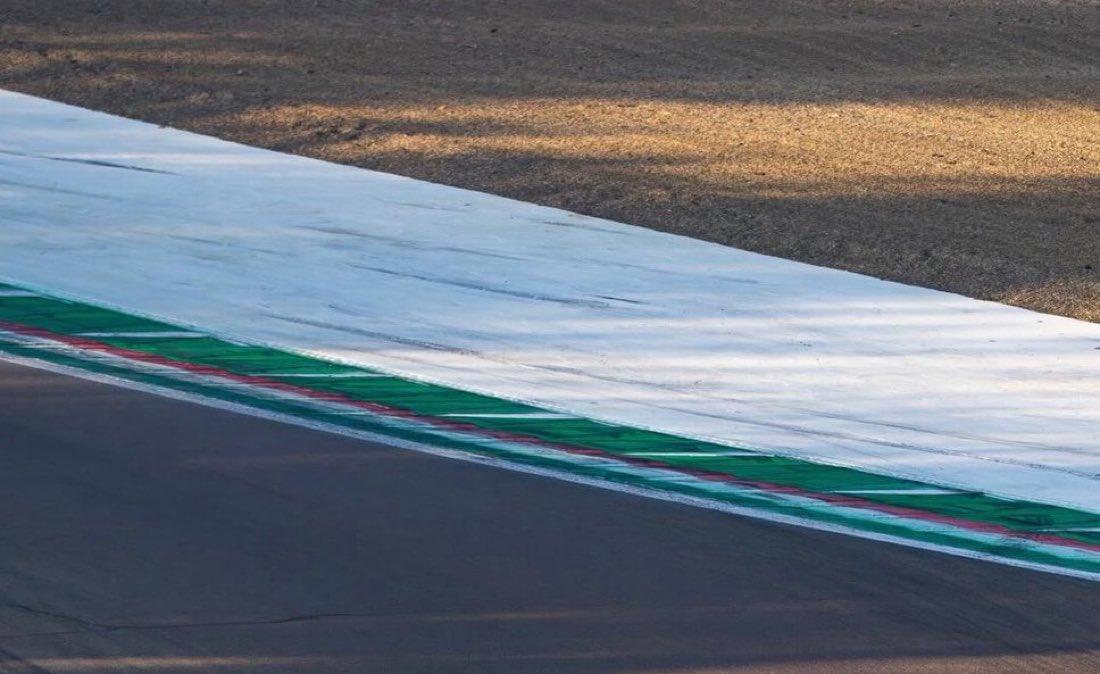 F1 Formula 1 | Una Black Ferrari ad Imola: Perez in pista con Cadillac