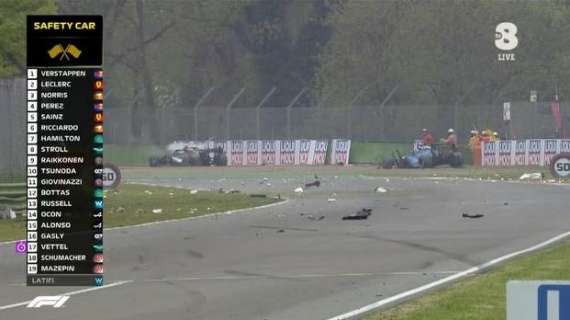 Formula 1 | Hamilton lungo alla tosa. Impatto Bottas-Russell, è safety car!