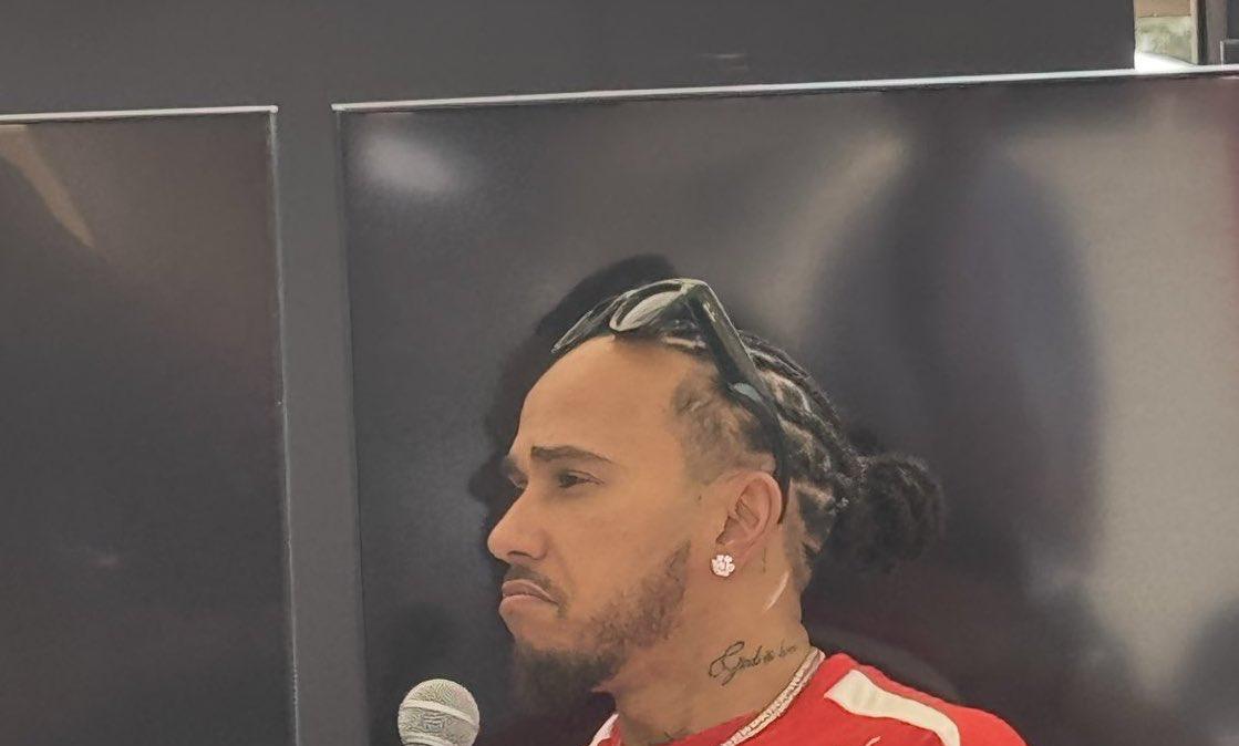 Ferrari, Hamilton cauto in Bahrain: vento e poco carico frenano la SF-26