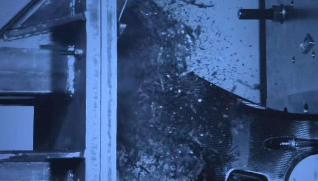 F1 / Alfa Romeo, la vettura 2020 si disintegra nel crash test: brutte notizie