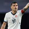GdS - Calhanoglu in bilico, l'Inter si cautela con l'esperienza: occhi su Xhaka. La pista svizzera più facile di Ederson 