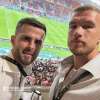 FOTO - Dzeko a Doha per Croazia-Canada: selfie con Pjanic durante il match