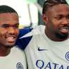 FOTO - Inter, domenica di lavoro e sorrisi ad Appiano Gentile: abbraccio tutto francese tra Thuram e Bonny