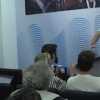 VIDEO - Benji il gentile: Pavard saluta tutti i giornalisti in sala stampa 
