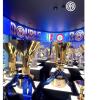 VIDEO - Inter, le Coppe del doblete sono arrivate in sede
