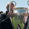 Andrés Iniesta corriere d'eccezione: l'ex Barça porta la Champions a Monaco di Baviera