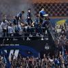 LIVE - Continua la festa Scudetto: primi sfottò al Milan, Thuram con l'elmetto alla Chivu