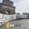 VIDEO - Lazio-Inter, le due tifoserie insieme a Ponte Milvio