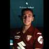 VIDEO - Asllani gioca a biliardo nella presentazione come nuovo giocatore del Torino: "Ready to play"