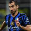 Mkhitaryan, a Manchester la 100esima presenza con l'Inter: l'armeno ha ricevuto una maglia speciale dal club