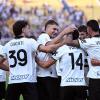 Coppa Italia, il Parma suda ma passa agli ottavi: Spezia battuto ai calci di rigore, ora il Bologna