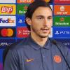 I giocatori dell'Inter a lezione di disegno del logo: promosso Matteo Darmian, male Thuram