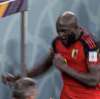 Belgio eliminato, la delusione di Lukaku: Big Rom in lacrime consolato da Henry. Poi pugno contro la panchina