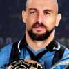 Il 'telefono-scarpa' di Bastoni, i pantaloni di Dimarco e Acerbi come Ronaldo: i curiosi scatti social di Thuram 
