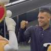 VIDEO - Lautaro e Zanetti hanno un fan in più: che feste dalla mascotte della Real Sociedad