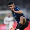Sky - Dubbio Akanji-Acerbi, a centrocampo riecco Mkhitaryan. Luis Henrique verso la conferma: la probabile 