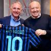 Marotta incontra lo scrittore Dan Brown. E parte subito la dedica speciale: "For Inter, my team away from home"