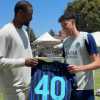 VIDEO - Un altro ospite d'onore ad UCLA per l'Inter: maglia speciale per Harrison Barnes