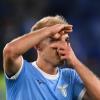 La Lazio batte il Cagliari e sale a quota 15: Isaksen e Zaccagni lanciano Sarri. E domenica c'è l'Inter