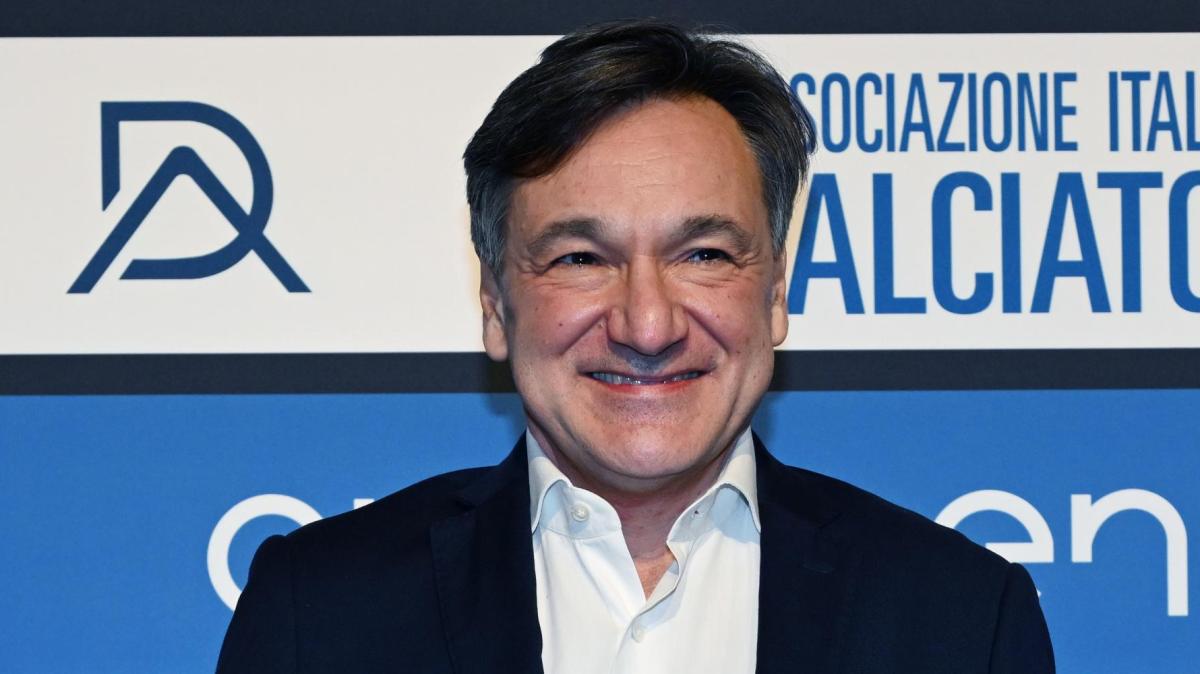 Siparietto Caressa-Chivu: "Prima o poi vincerai la panchina d'oro, ma il microfono d'oro è già tuo"