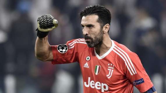 Buffon: "Napoli e Inter stanno facendo cose incredibili. Con il Crotone volevamo vincere per stargli dietro"