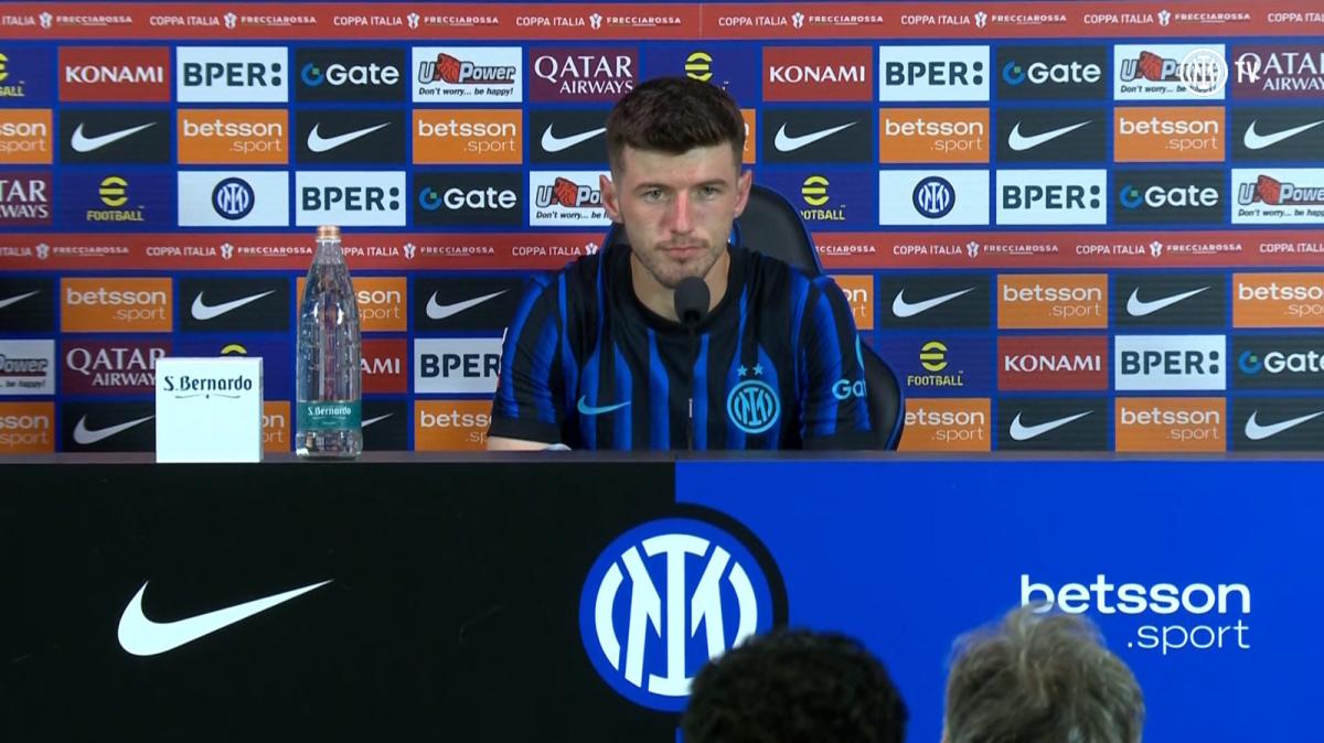 Sucic in conferenza: "Quello che ci ha detto Chivu all'intervallo deve restare nello spogliatoio"
