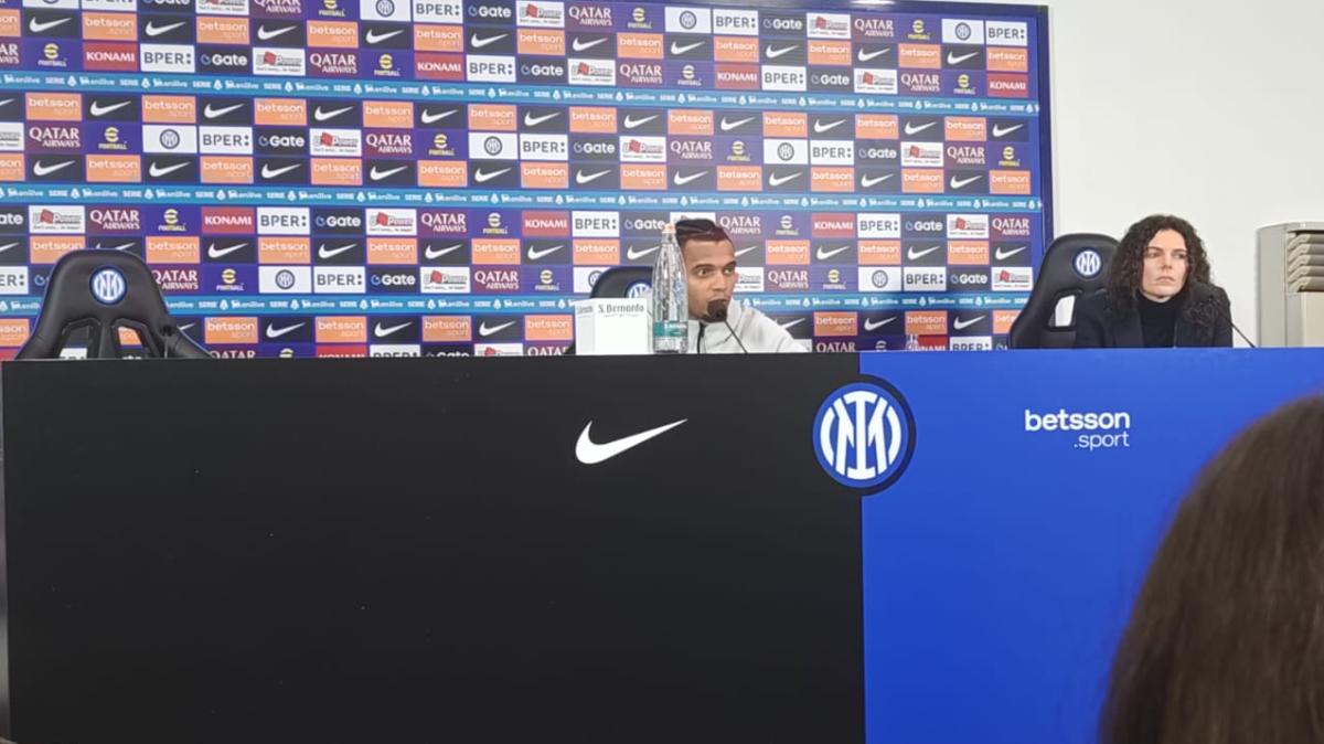 Akanji in conferenza: "Bella partita, con il Liverpool la spinta dei tifosi sarà un vantaggio per noi"