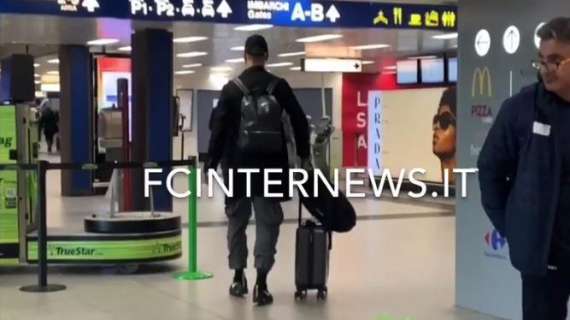 VIDEO - Spinazzola all'aeroporto di Linate: il terzino torna a Roma dopo il mancato scambio con Politano