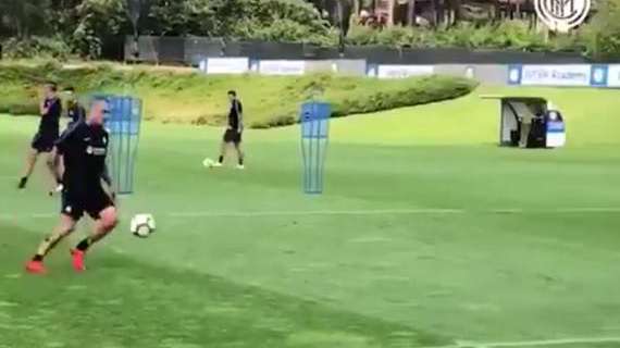 VIDEO - Nainggolan si diverte in allenamento: gol col cucchiaio