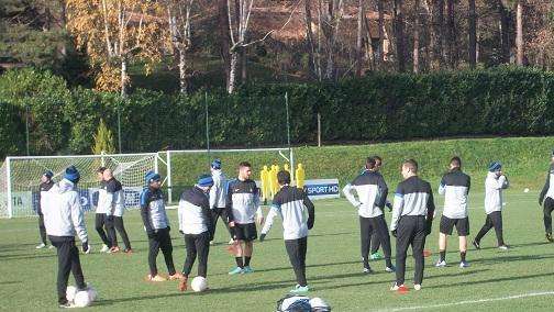 Per l'Inter allenamento sotto la pioggia ad Appiano