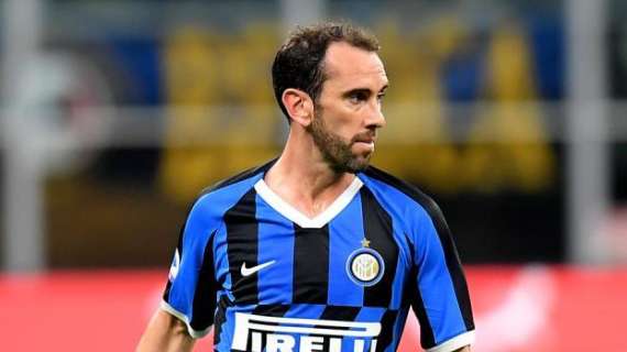 Godin: "All'Inter sono felice, ti viene voglia di allenarti sempre. Conte ha una personalità molto forte"