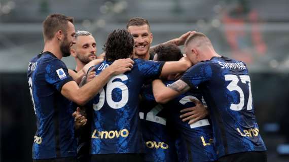 Poker alla prima mano. L'Inter domina sul Genoa, finisce 4-0 e San Siro fa grande festa