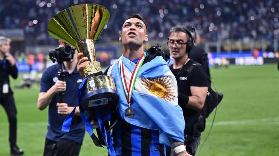 Lautaro posa nerazzurro sul Duomo e infiamma i tifosi dell'Inter: "Ti te dominet Milan"