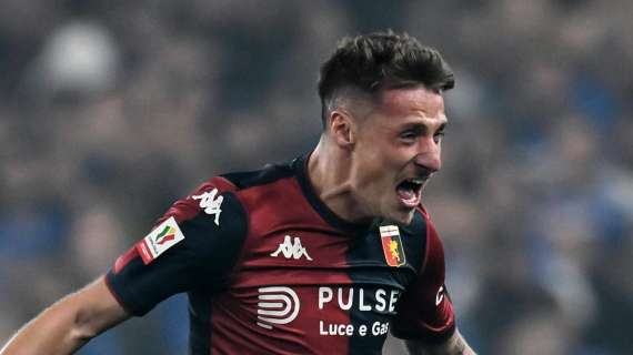 Pinamonti cuore Genoa, rimontati due gol al Bologna. Finisce in parità tra Como e Parma